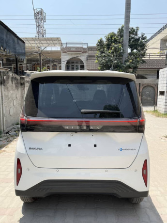 nissan-sakura-g-package-top-of-the-line-big-4