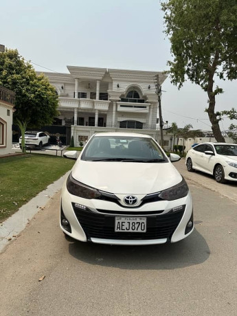toyota-yaris-2021-big-0