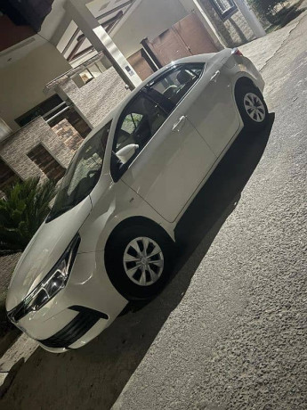 toyota-corolla-gli-2019-big-0