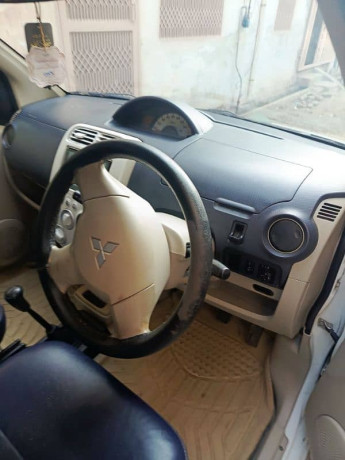 mitsubishi-ek-wagon-2015-big-5