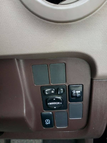 toyota-passo-pearl-black-b2b-original-big-14