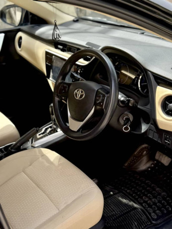 toyota-corolla-altis-16-big-10
