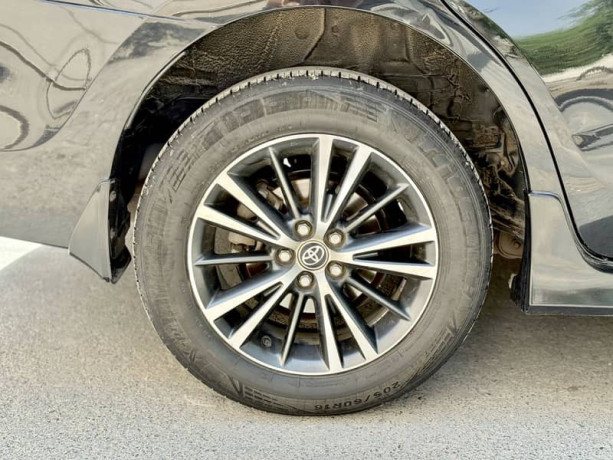 toyota-corolla-altis-16-big-13