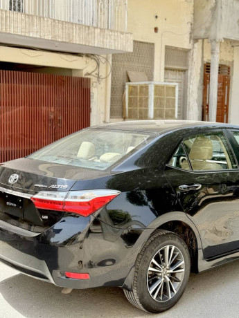 toyota-corolla-altis-16-big-11