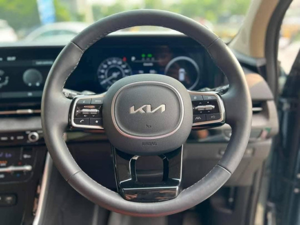 kia-grand-carnival-34cc-petrol-big-2