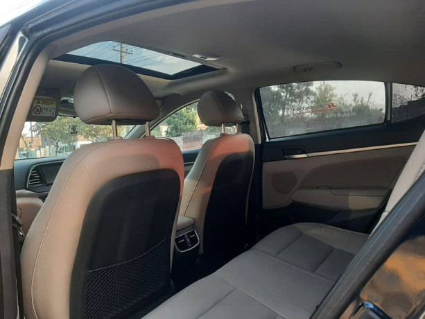hyundai-elantra-gls-2023-big-10