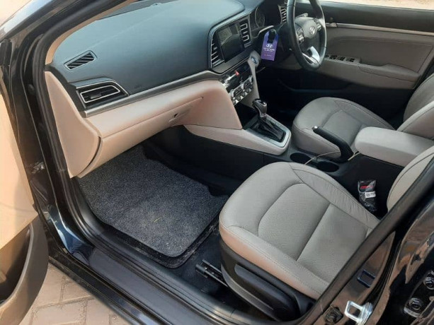 hyundai-elantra-gls-2023-big-8