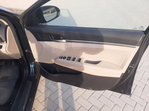 hyundai-elantra-gls-2023-big-15