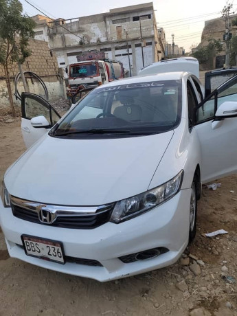 honda-civic-vti-2014-big-10
