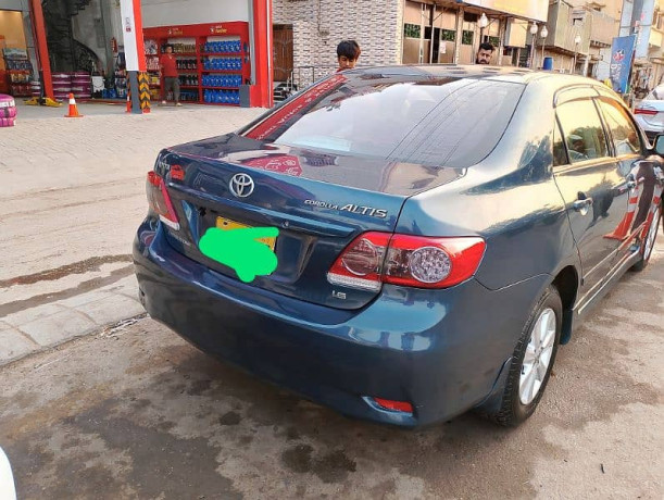 toyota-corolla-altis-2012-big-2