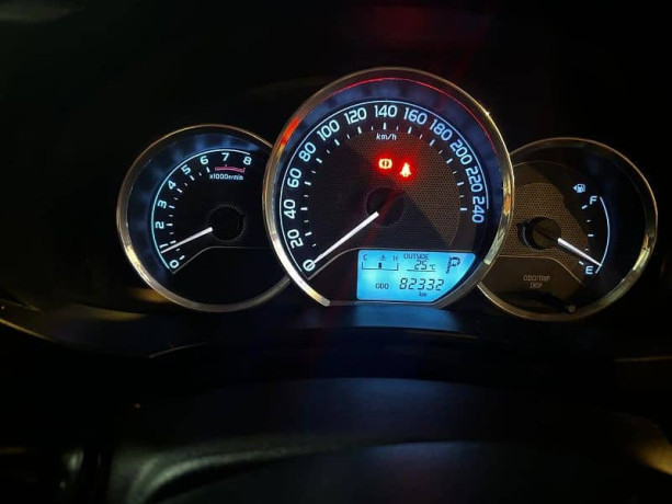 toyota-corolla-gli-2015-big-7