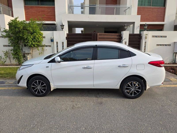 toyota-yaris-2022-big-4
