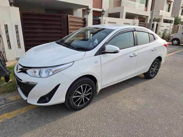 toyota-yaris-2022-big-9