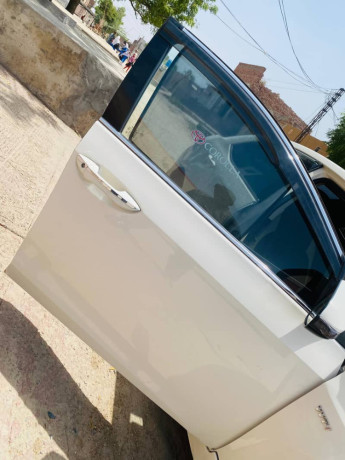 toyota-corolla-gli-automatic-big-3