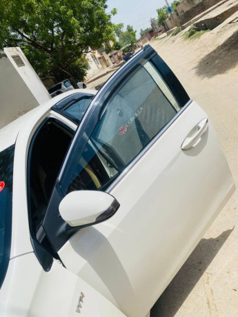 toyota-corolla-gli-automatic-big-2