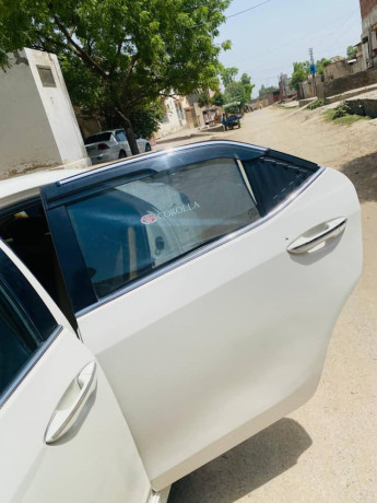 toyota-corolla-gli-automatic-big-5