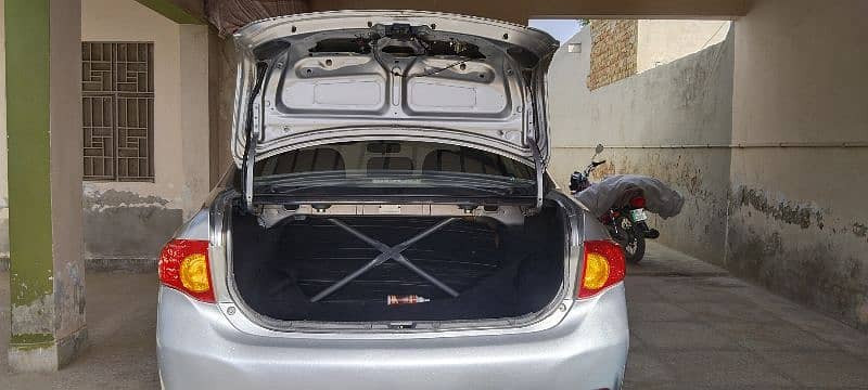 toyota-corolla-gli-2010-big-11