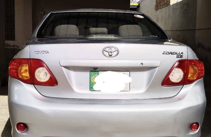 toyota-corolla-gli-2010-big-5