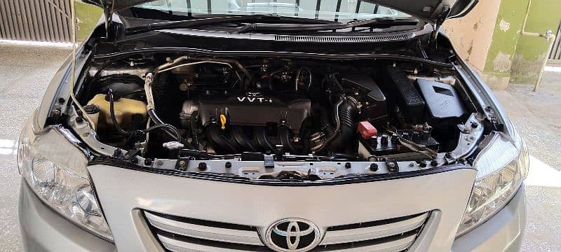 toyota-corolla-gli-2010-big-9