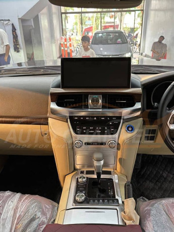 toyota-land-cruiser-lc-300-model-2023-big-15