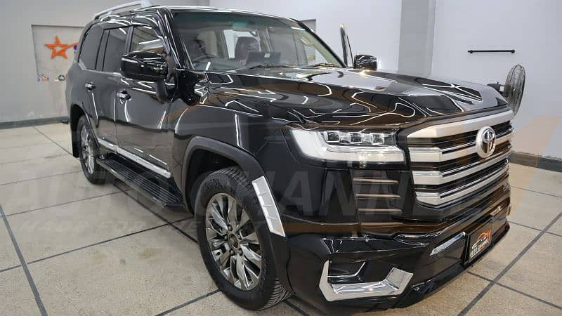 toyota-land-cruiser-lc-300-model-2023-big-0