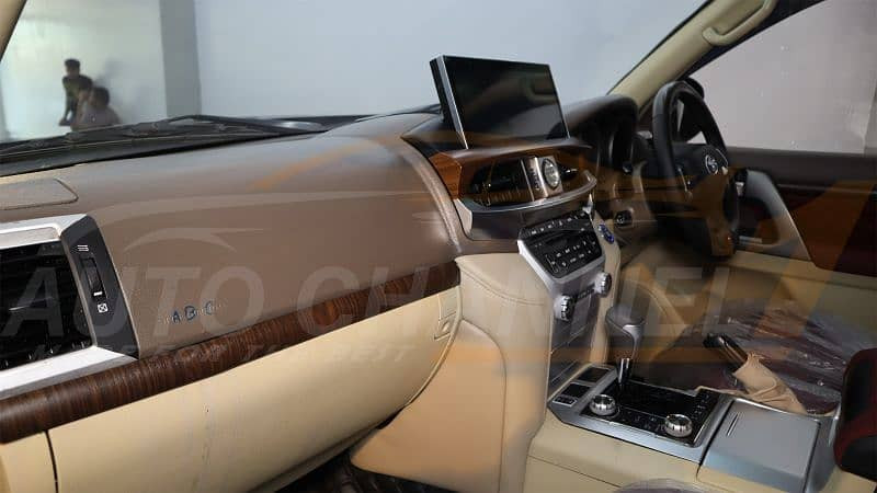 toyota-land-cruiser-lc-300-model-2023-big-19