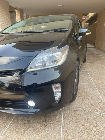 toyota-prius-2013-big-2