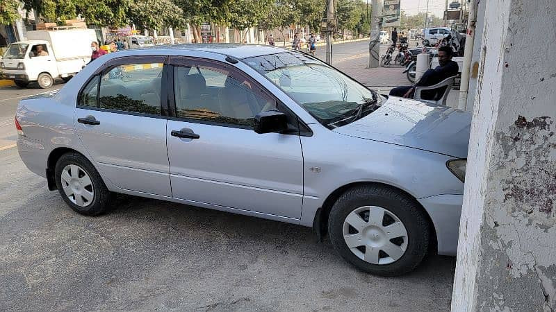 mitsubishi-lancer-2005-big-1