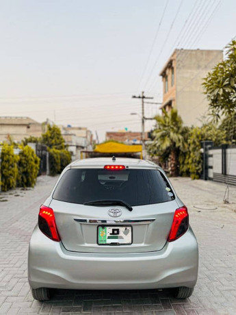 toyota-vitz-2013-big-2