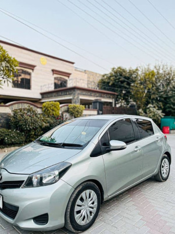toyota-vitz-2013-big-5