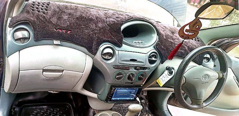 toyota-vitz-2000-big-5