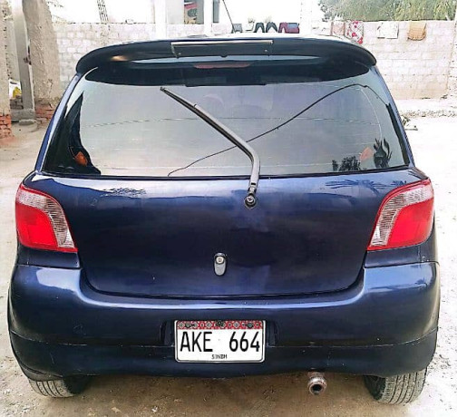toyota-vitz-2000-big-3