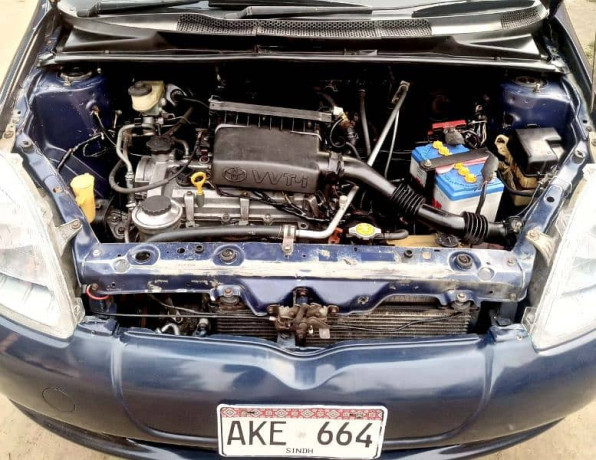 toyota-vitz-2000-big-4