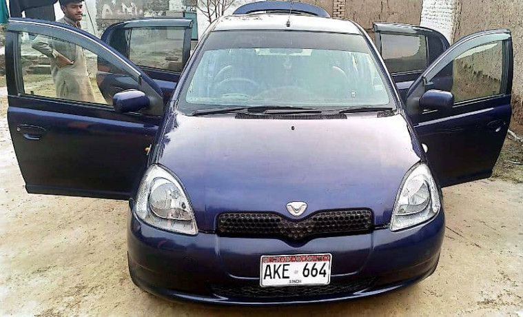 toyota-vitz-2000-big-0