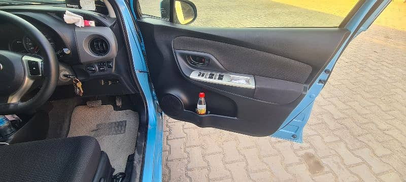 toyota-vitz-2014-big-11