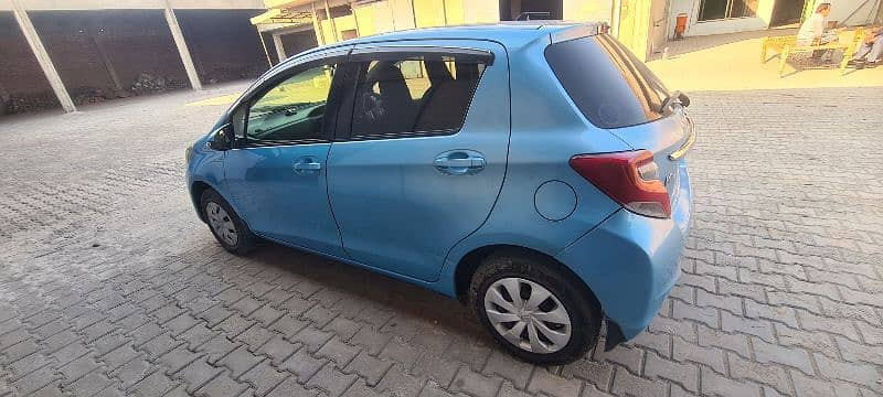 toyota-vitz-2014-big-15