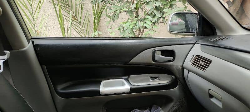 mitsubishi-lancer-2004-big-14