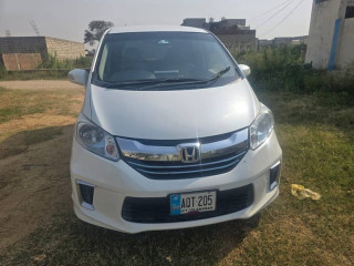 honda-freed-2014-automatic-brand-new-condition
