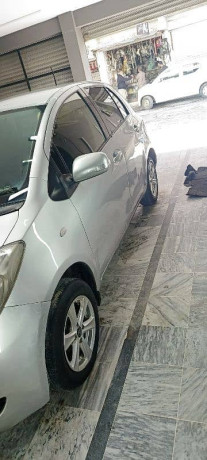 toyota-vitz-2011-big-7
