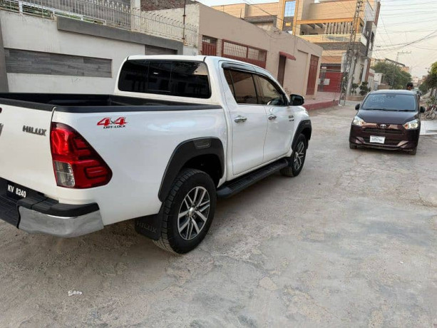 toyota-hilux-2017-big-4