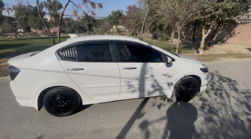 honda-city-15-automatic-2020-model-for-sale-big-5