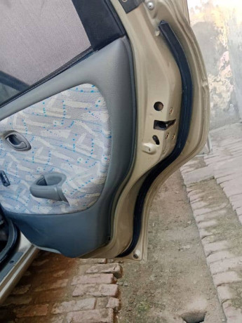 suzuki-baleno-2005-big-5