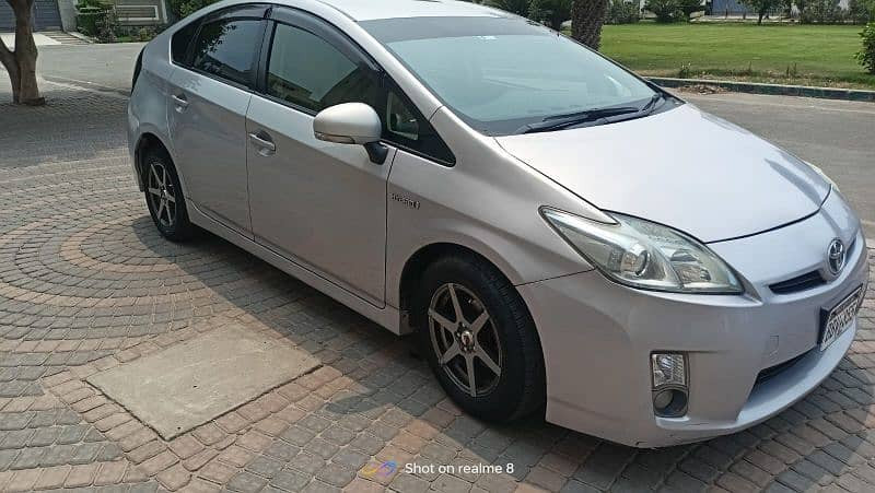 toyota-prius-2012-big-4