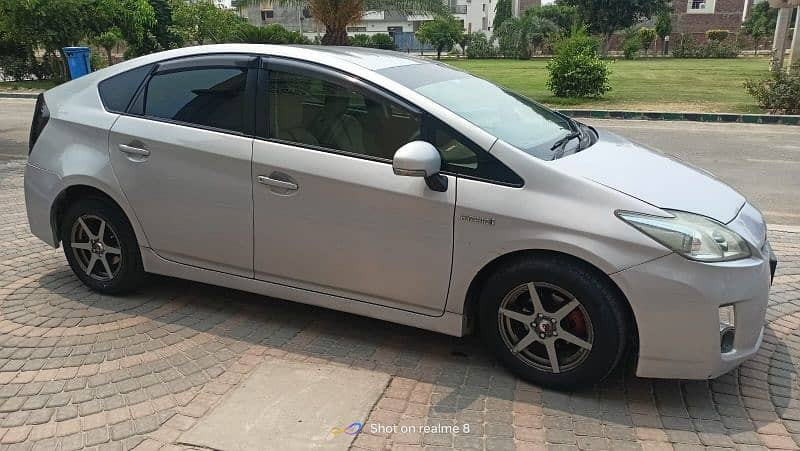 toyota-prius-2012-big-3
