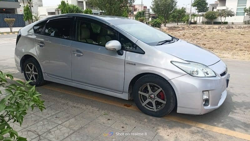 toyota-prius-2012-big-15
