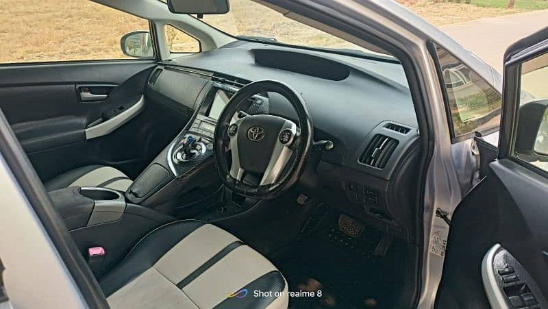 toyota-prius-2012-big-5