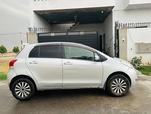 toyota-vitz-2014-big-5
