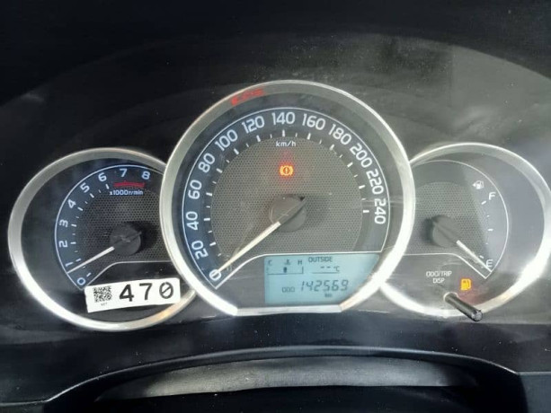 toyota-corolla-gli-201415-big-7