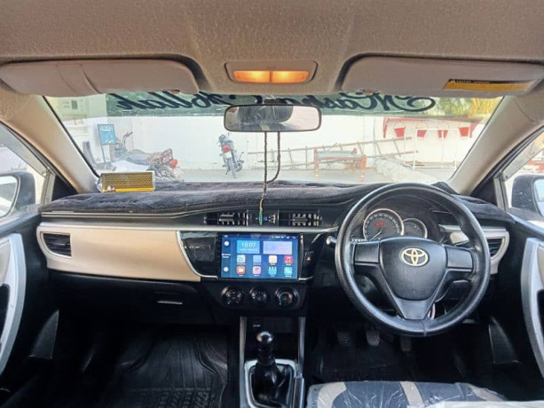 toyota-corolla-gli-201415-big-8