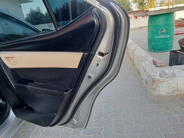toyota-corolla-gli-201415-big-12